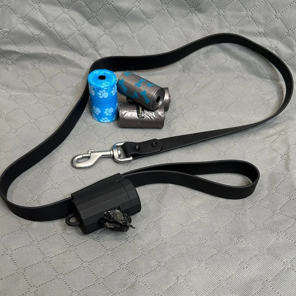 Black Dog Leash with Waste Bag Holder & 5 rolls of waste removal bags NWOT